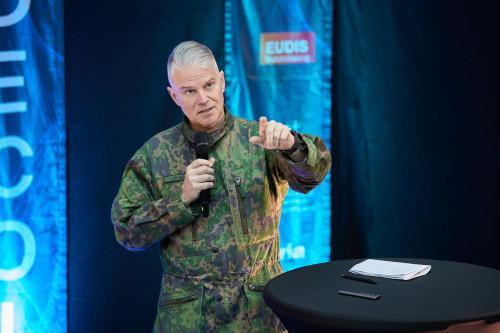 Pasi Välimäki, Commander of the Finnish Army, giving a speech at DECOI.